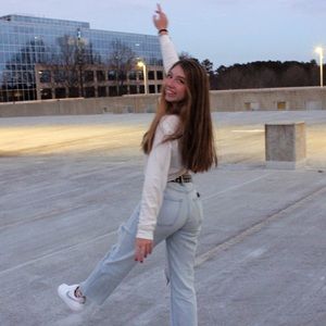 Meet your Posher, Emilie